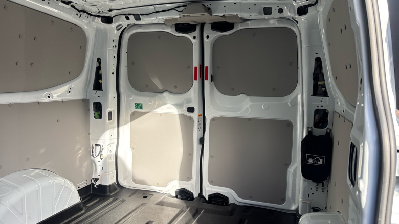 Ford Transit Custom E-320 L1 Rwd 100kW 65kWh H1 Van Limited Auto